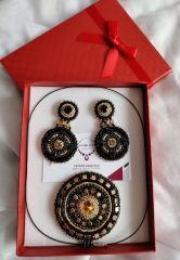 Set elegant cu cristale Set elegant cu cristale