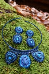 Set cu labradorit si cristale Set cu labradorit si cristale