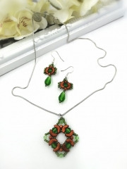 Set elegant cu cristale și tortițe argint Set elegant cu cristale și tortițe argint