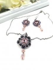 Set elegant cu cristale și inox Set elegant cu cristale și inox