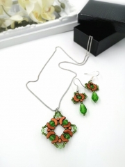 Set elegant cu cristale și tortițe argint Set elegant cu cristale și tortițe argint